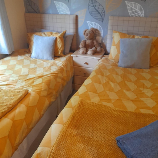 Room 5, Cabin Sleeps 6 With Indoor Pool Parking, Cornwall