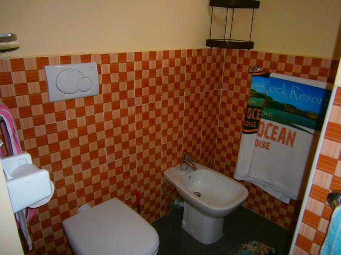 Bathroom 3, Khadija Kiwengwa Apartment, Kaskazini 'B'
