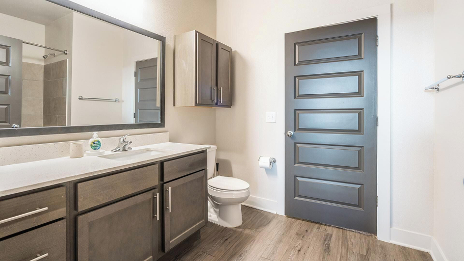 Bathroom 5, Landing Chic 1BD in Medical Center, Bexar