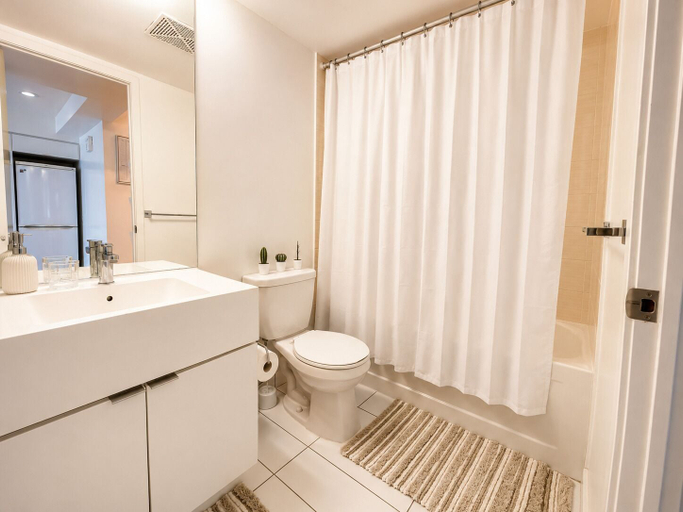 Bathroom, The Imperial Waterfront Escape, Toronto