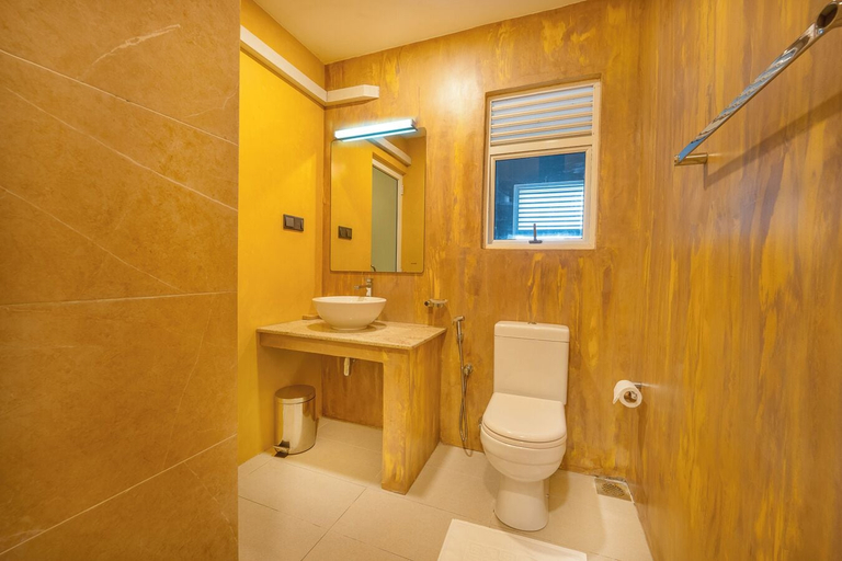 Bathroom 4, Bumblebee Hotel, Mahara