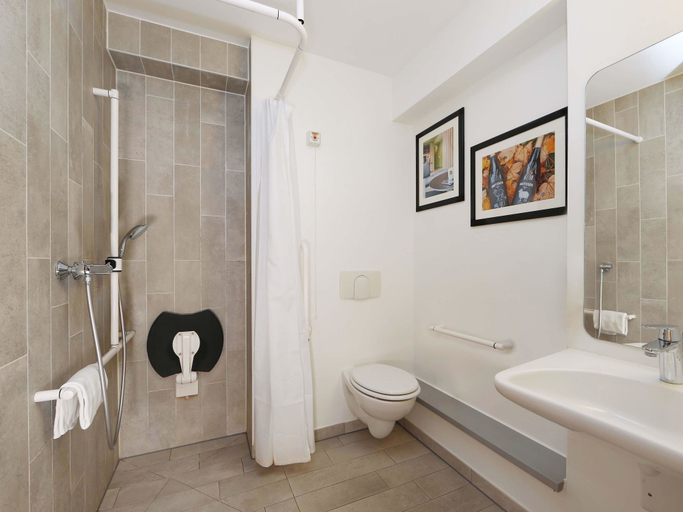 Bathroom 5, B&B HOTEL Berlin Genshagen-Süd, Teltow-Fläming