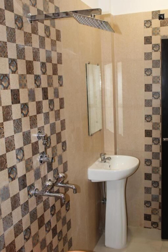 Bathroom 4, Hotel Gopal, Hardwar