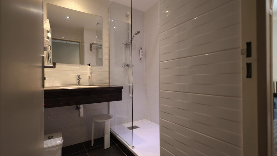 Bathroom 4, Best Western Hotel Graslin, Loire-Atlantique