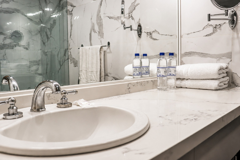 Bathroom 4, Rio Amazonas Hotel, Quito
