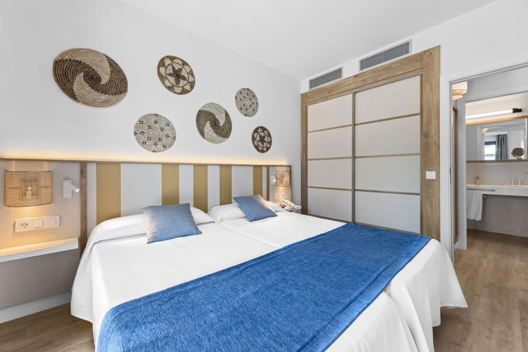 Bedroom 3, THB Tropical Island Aparthotel, Las Palmas
