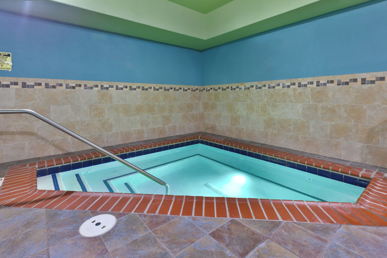 Sport & Beauty 5, Holiday Inn Express & Suites EFFINGHAM, Effingham