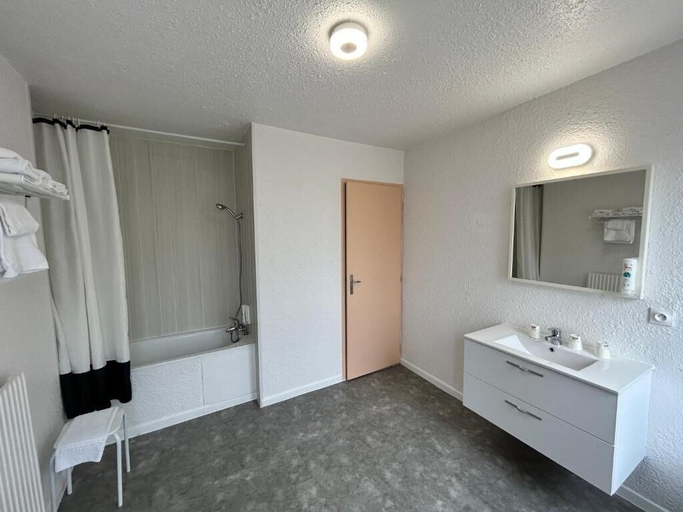 Bathroom 4, Citotel Du Tigre, Meuse