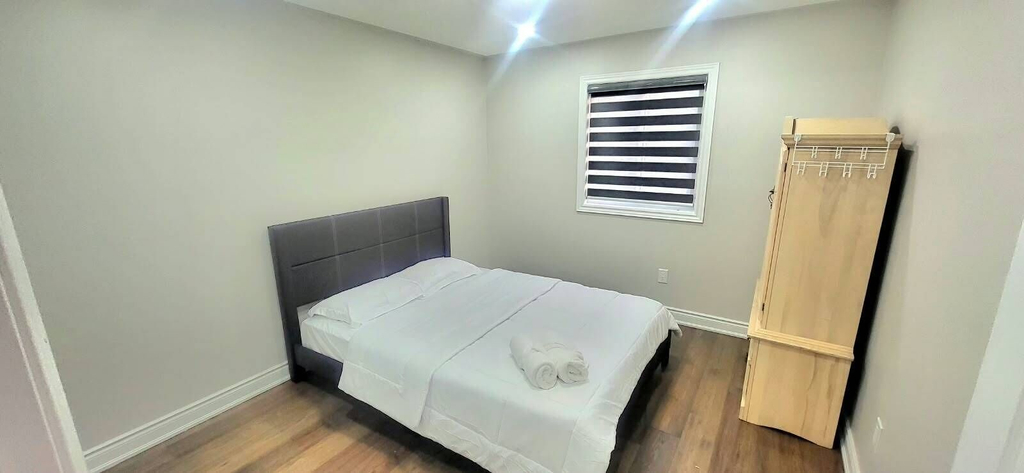 Room 5, Cozy 3BR Brampton, Peel