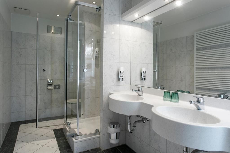Bathroom 5, Schlosshotel Braunfels, Lahn-Dill-Kreis