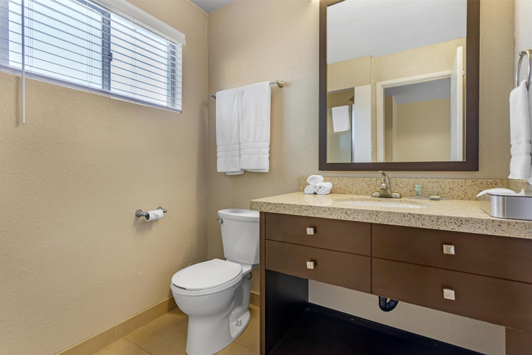 Bathroom 4, Best Western Petaluma Inn, Sonoma