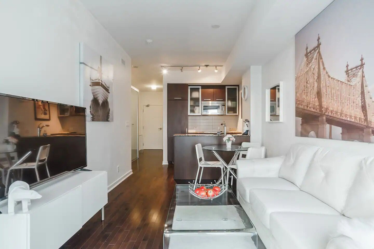 Living area 4, Harbour Skyline, Toronto