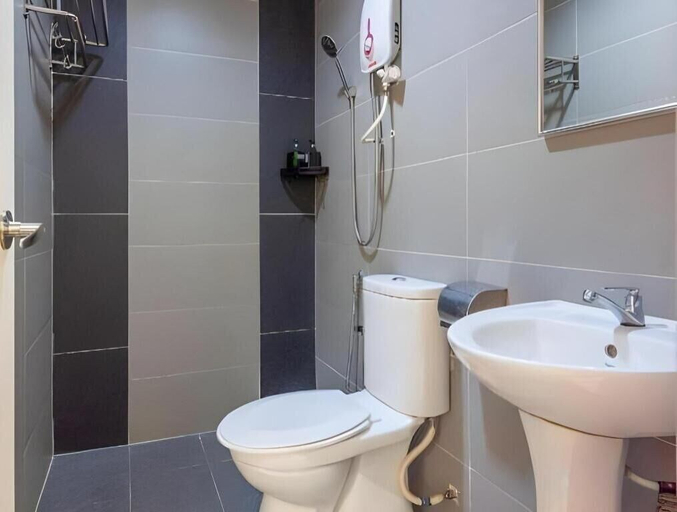 Bathroom 4, Swing & Pillows @ PJ SS2, Petaling Jaya