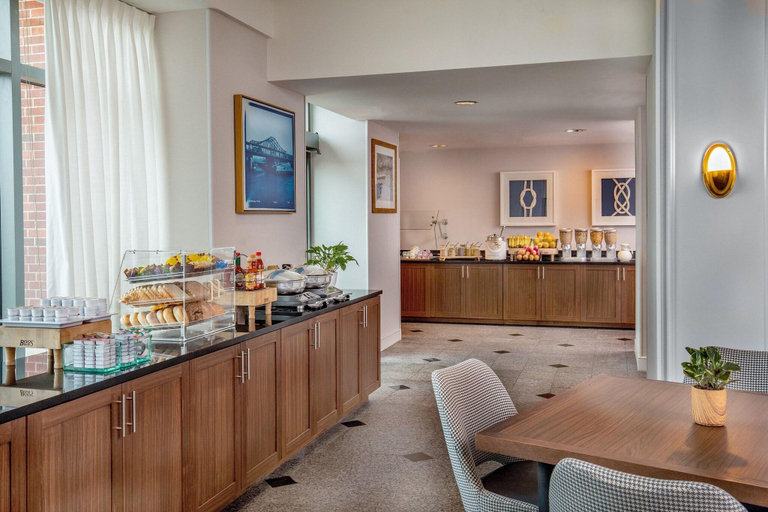 Food & Drinks 5, Residence Inn Boston Harbor on Tudor Wharf, Boston
