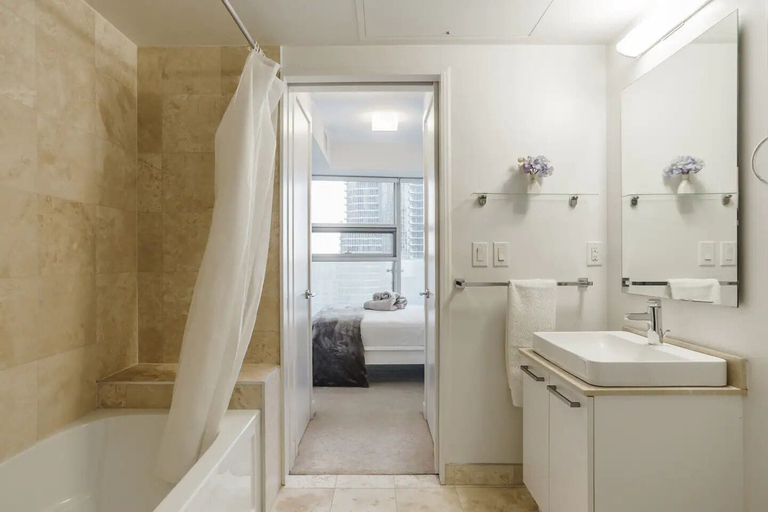 Bathroom 5, Harbour Skyline, Toronto