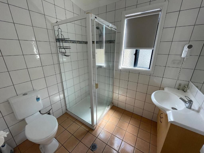 Bathroom 4, Pyramid Holiday Park, Tweed Heads