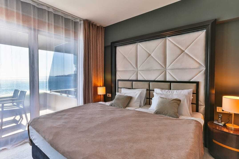 Room 4, King Residence