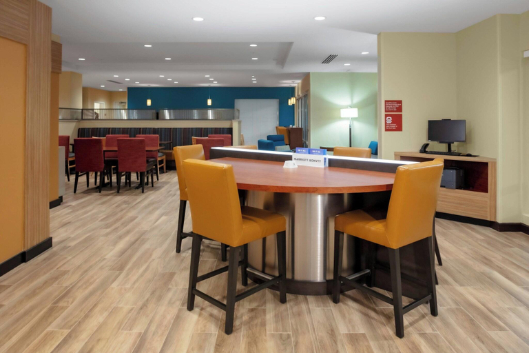Food & Drinks 5, TownePlace Suites by Marriott Gainesville, Hall