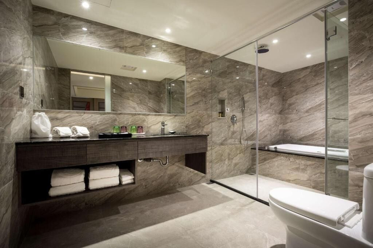 Bathroom 5, Sun Hao Hotel.Taichung, Taichung