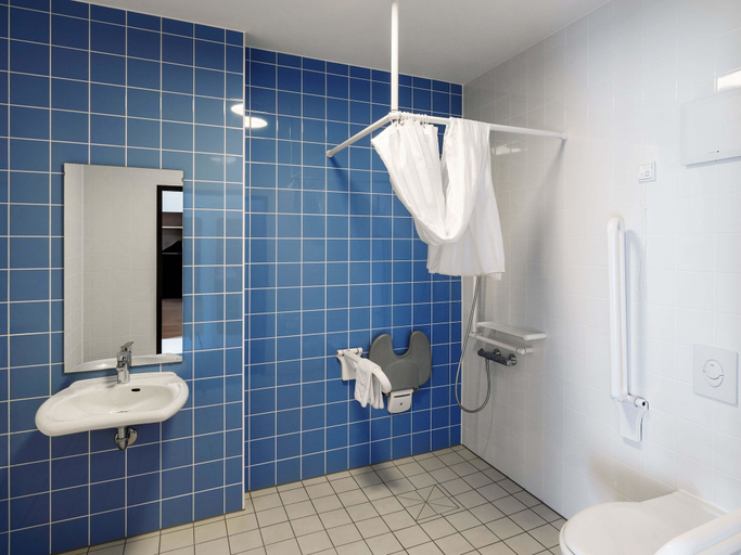 Bathroom 5, B&B Hotel Braunschweig-City, Braunschweig