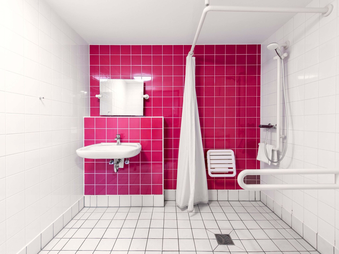 Bathroom 5, B&B HOTEL Regensburg-City, Regensburg