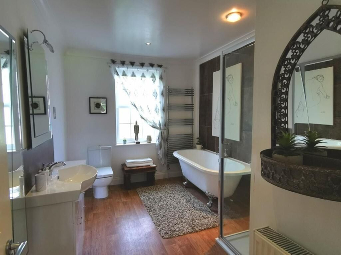 Bathroom 3, Glangwili Mansion, Carmarthenshire