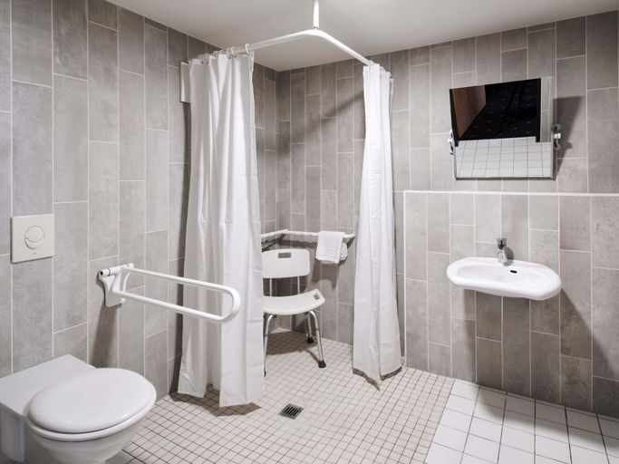 Bathroom 5, B&B Hotel Frankfurt-Niederrad, Frankfurt am Main