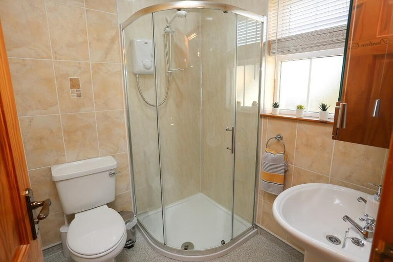 Bathroom 3, The Ferns, Causeway Coast and Glens