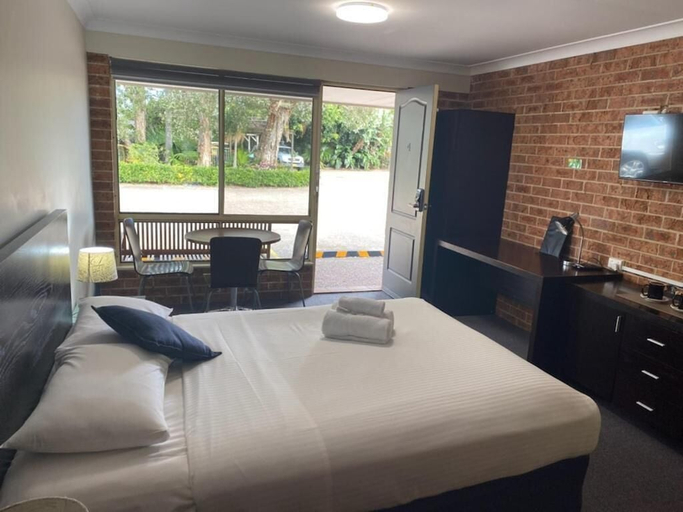 Bedroom 3, Lake Macquarie Motor Inn, Lake Macquarie - East