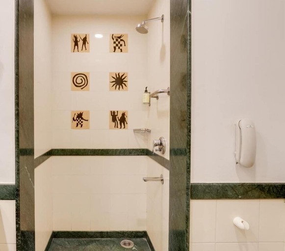 Bathroom 3, Lemon Tree Hotel, Chandigarh, Chandigarh
