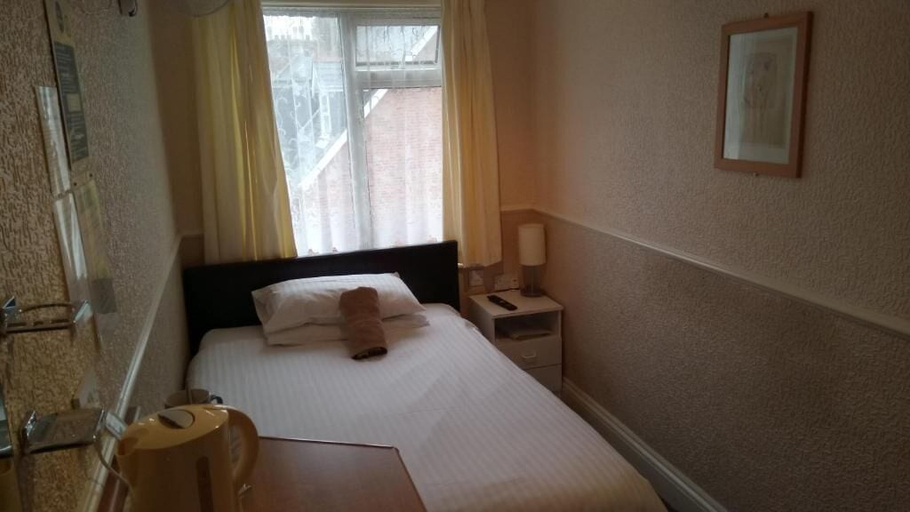 Bedroom 2, Brampton Guest House, Torbay