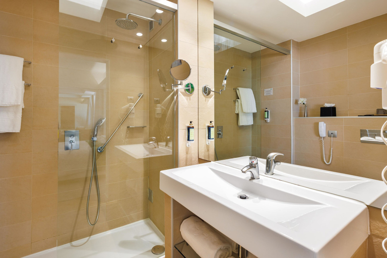 Bathroom 5, Jupiter Algarve Hotel - Beach & Spa, Portimão