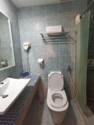 Bathroom 4, 2 Inn 1 Boutique Hotel & Spa, Sandakan