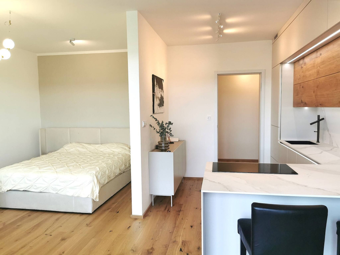 Room 3, Free Parking, Center Location, Nuslesky Pivovar Sunset Balcony Home, Praha 2