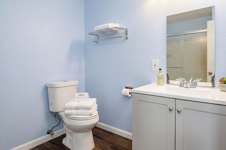 Bathroom 5, Express Inn Near Columbus Airport, Franklin