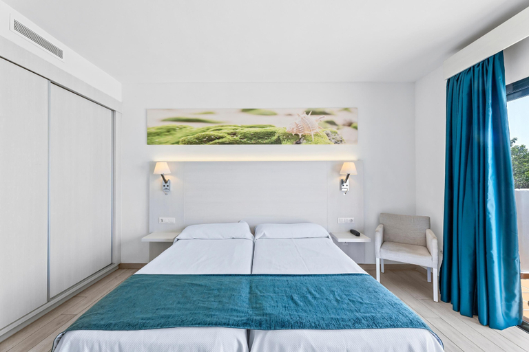 Bedroom 4, THB Flora Aparthotel, Las Palmas
