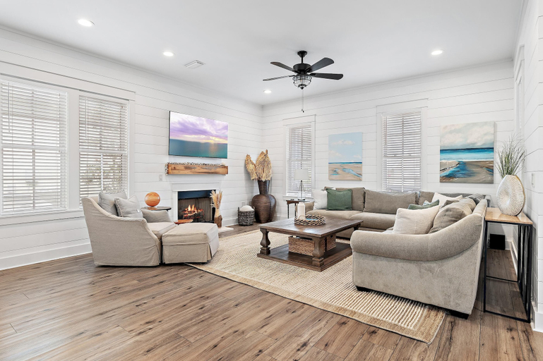 Living area 5, Willow & Waves, Walton
