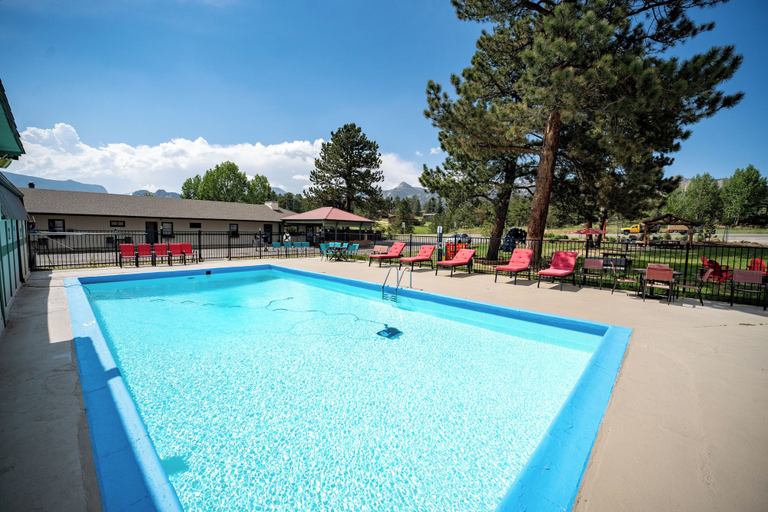 Sport & Beauty 5, Estes Mountain Inn, Larimer