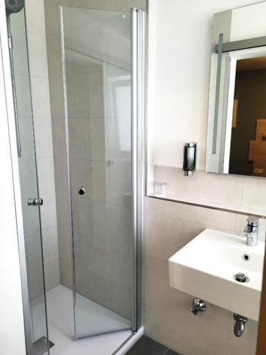 Bathroom 5, Adler Landhotel, Miltenberg