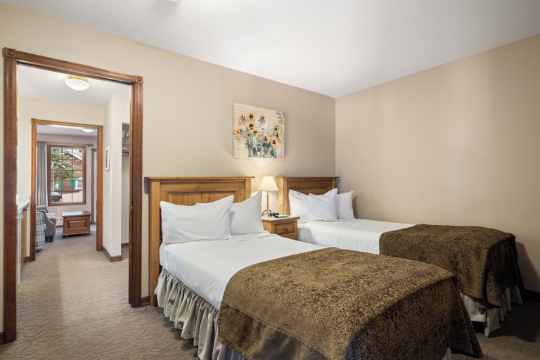 Bedroom 2, Paradise Lodge & Bungalows, Division No. 15