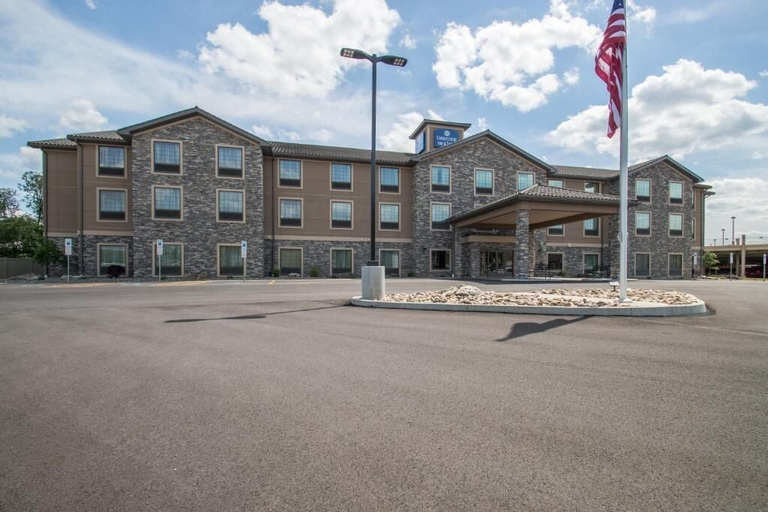 Exterior & Views 2, Creekstone Inn & Suites, Elk