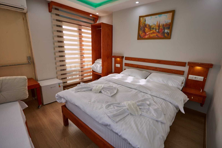 Bedroom 4, SABİNA HOTEL NEAR THE GRAND BAZAAR, Fatih