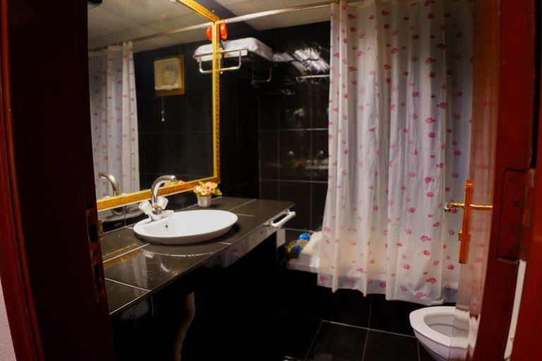 Bathroom 5, Indus Hotel, Hyderabad
