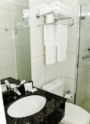 Bathroom 4, Vivendas Hotel, Erechim