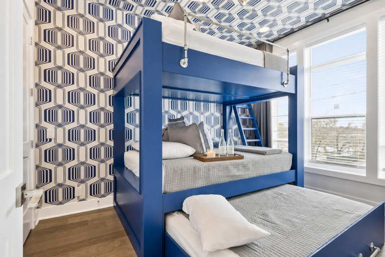 Room 4, 3 Homes Side by Side Rooftop Deck Sleeps 36, Davidson