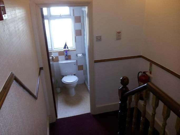 Bathroom 3, Brampton Guest House, Torbay