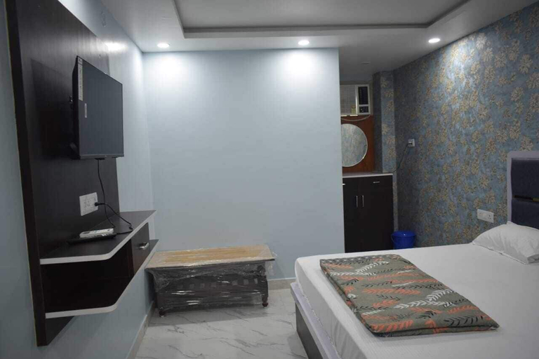 Room 5, Hotel Highway Crown, Kanpur Nagar
