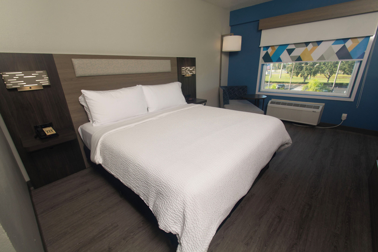 Bedroom 3, Holiday Inn Express & Suites COCOA by IHG, Brevard