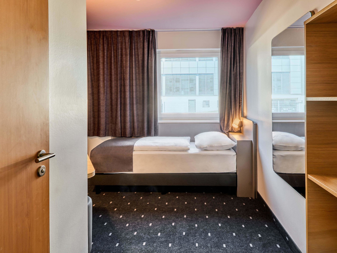 Bedroom 4, B&B Hotel Frankfurt-Niederrad, Frankfurt am Main