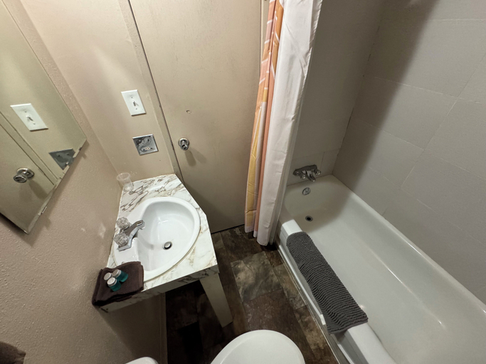 Bathroom, Breton Hotel, Division No. 11